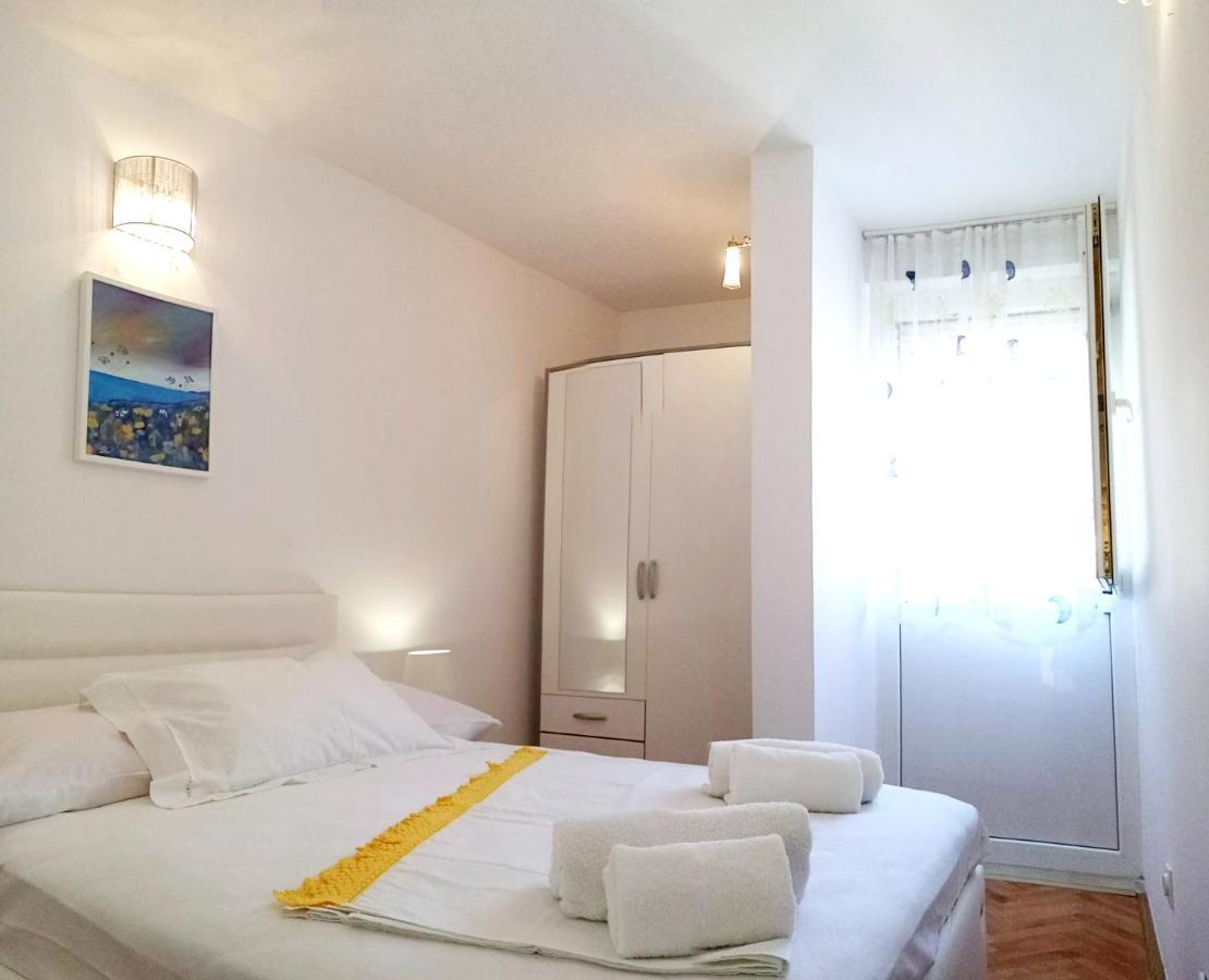 Newly Renovated Apartment "Marin" In The Center! أوميس المظهر الخارجي الصورة