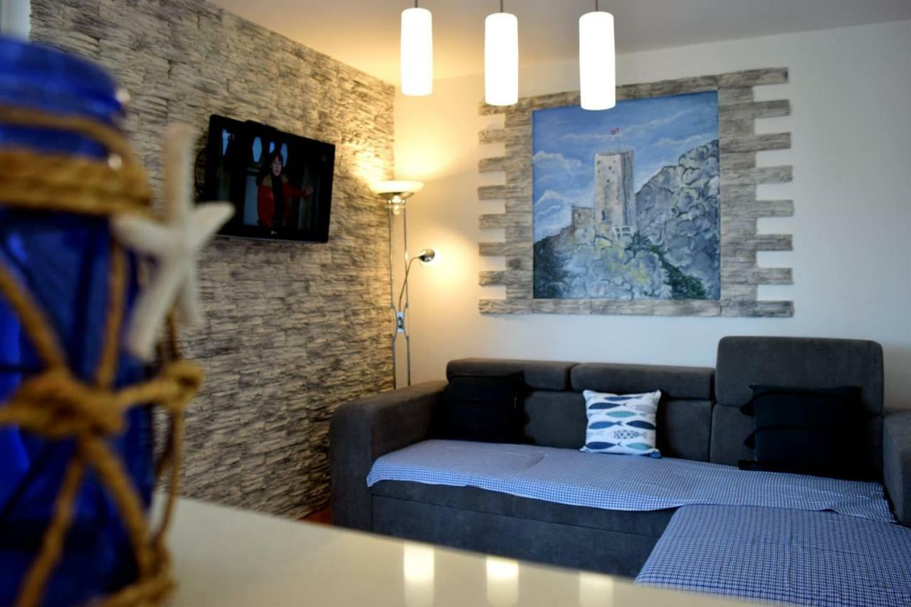 Newly Renovated Apartment "Marin" In The Center! أوميس المظهر الخارجي الصورة