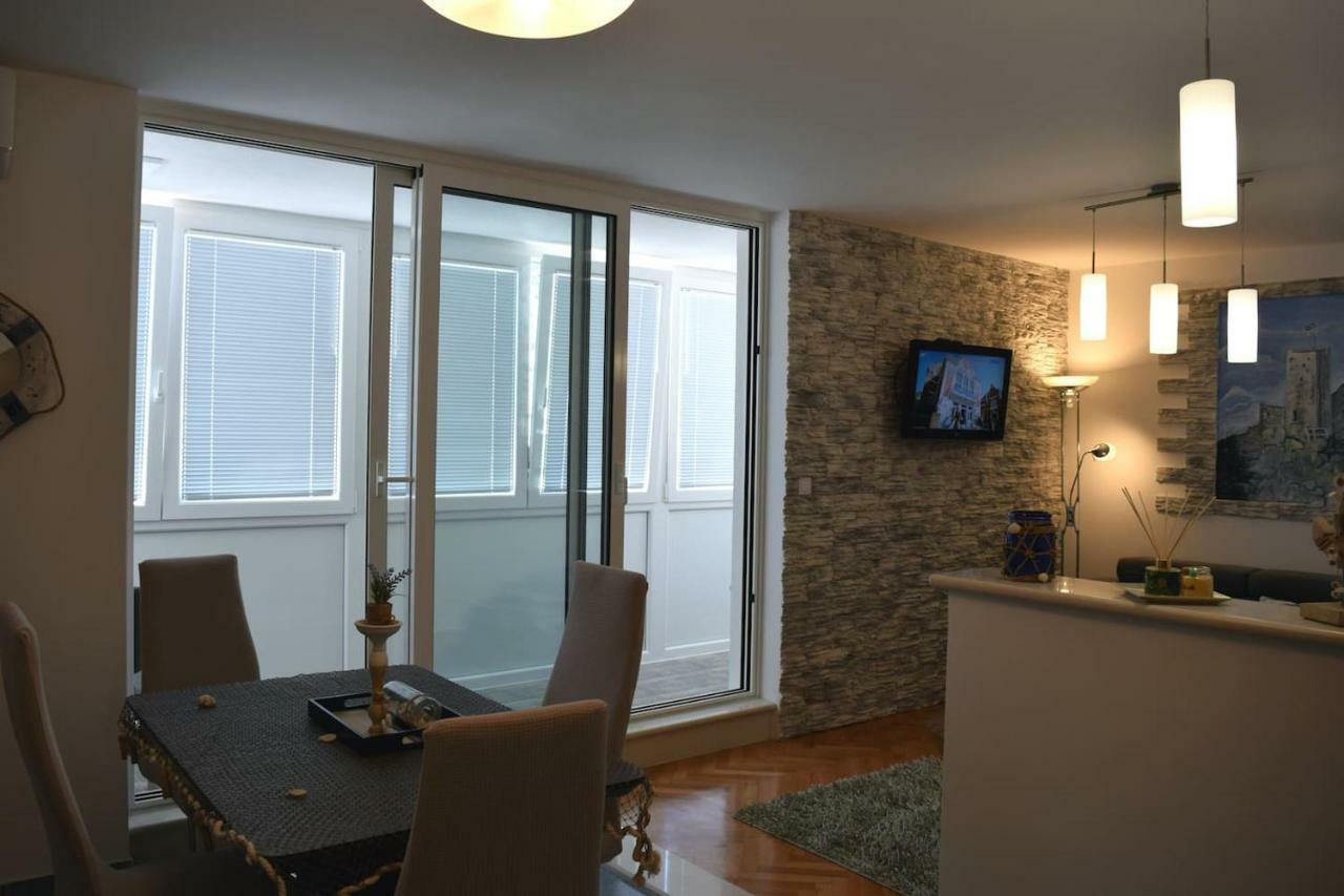 Newly Renovated Apartment "Marin" In The Center! أوميس المظهر الخارجي الصورة