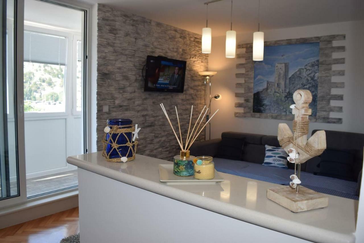 Newly Renovated Apartment "Marin" In The Center! أوميس المظهر الخارجي الصورة