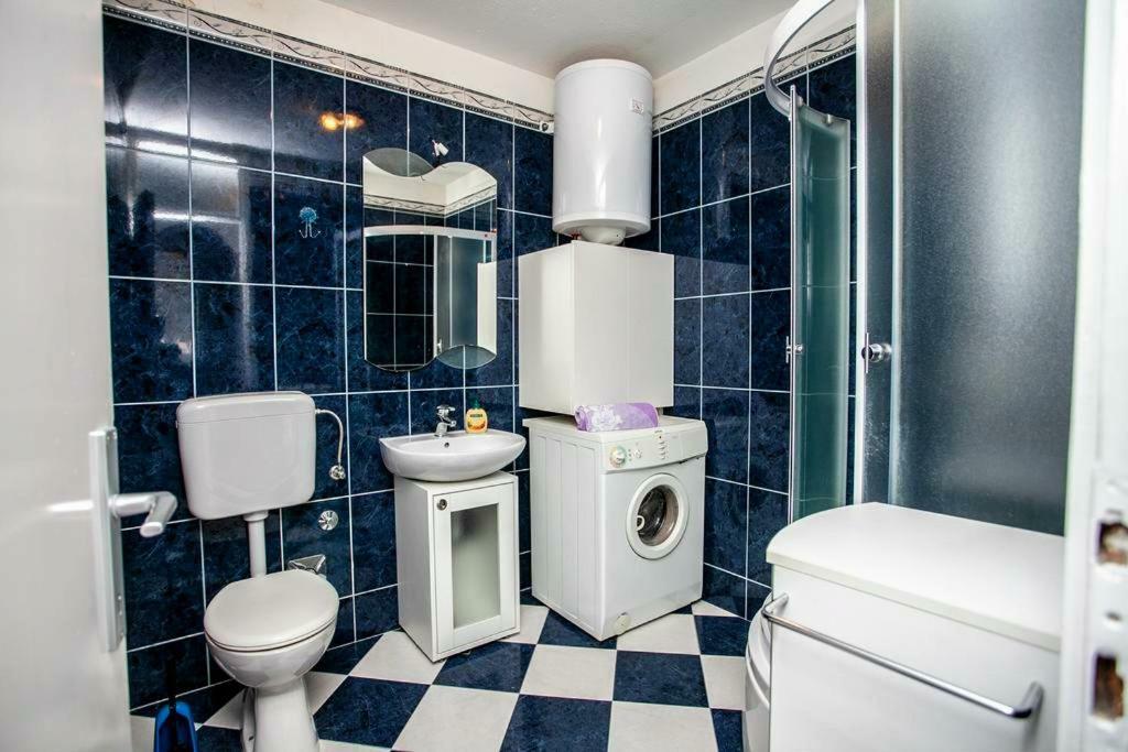 Newly Renovated Apartment "Marin" In The Center! أوميس المظهر الخارجي الصورة