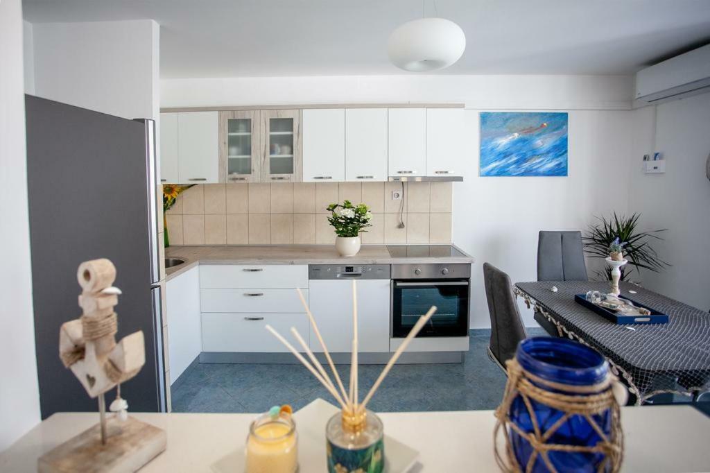 Newly Renovated Apartment "Marin" In The Center! أوميس المظهر الخارجي الصورة